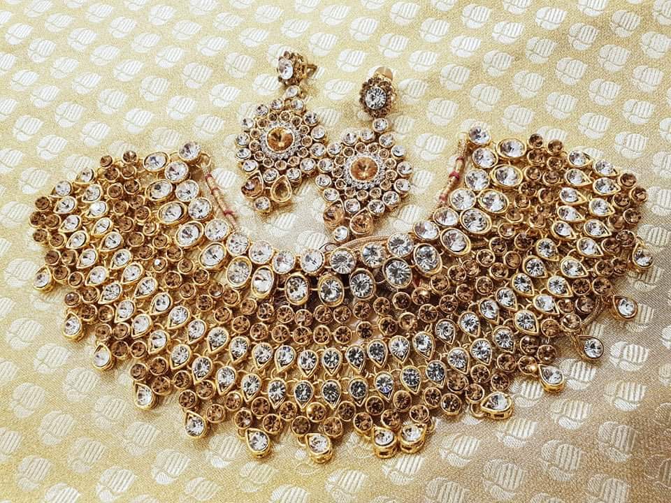 White & Gold Stonework Set