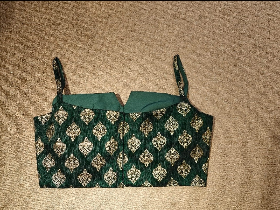 Ornamental Crop Top – Noir Green Bloom