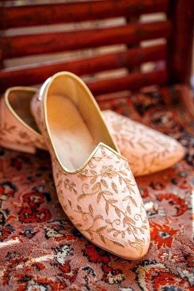 Ivory Bloom Juttis Groom’s Accessory