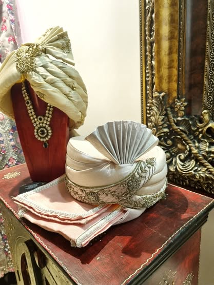 Ivory Prestige Groom’s Accessory