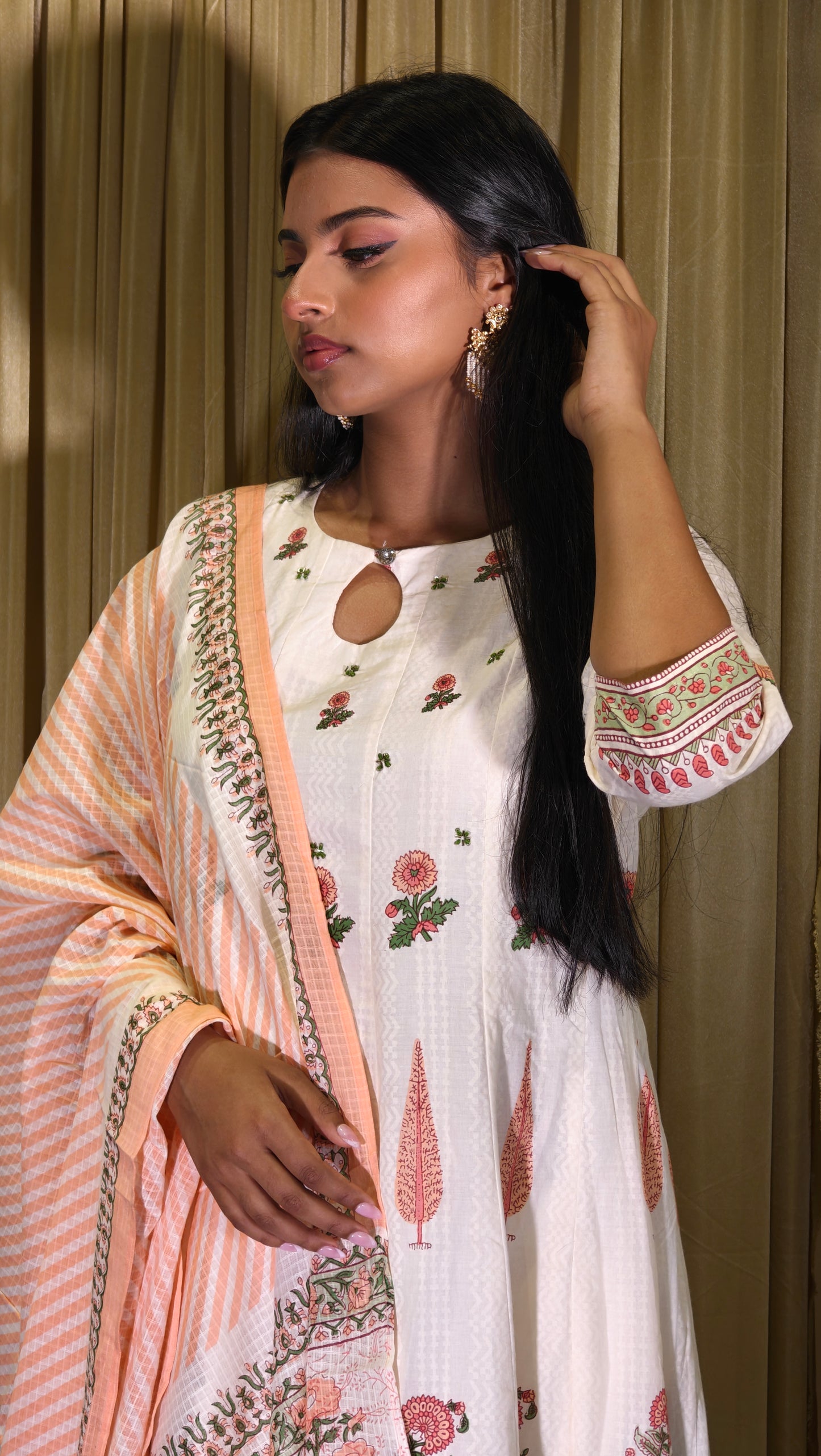 White Floral Embroidered Salwar Suit