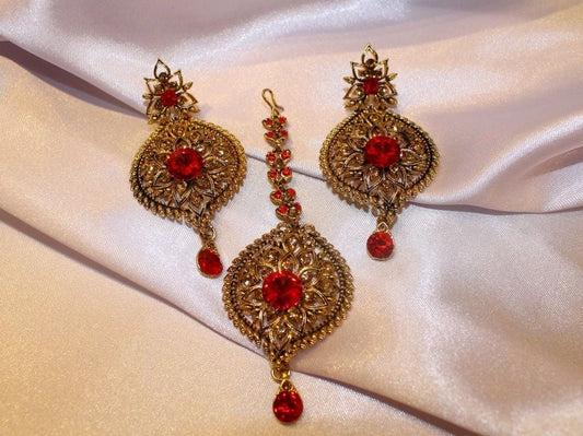 Earrings and bindiya set